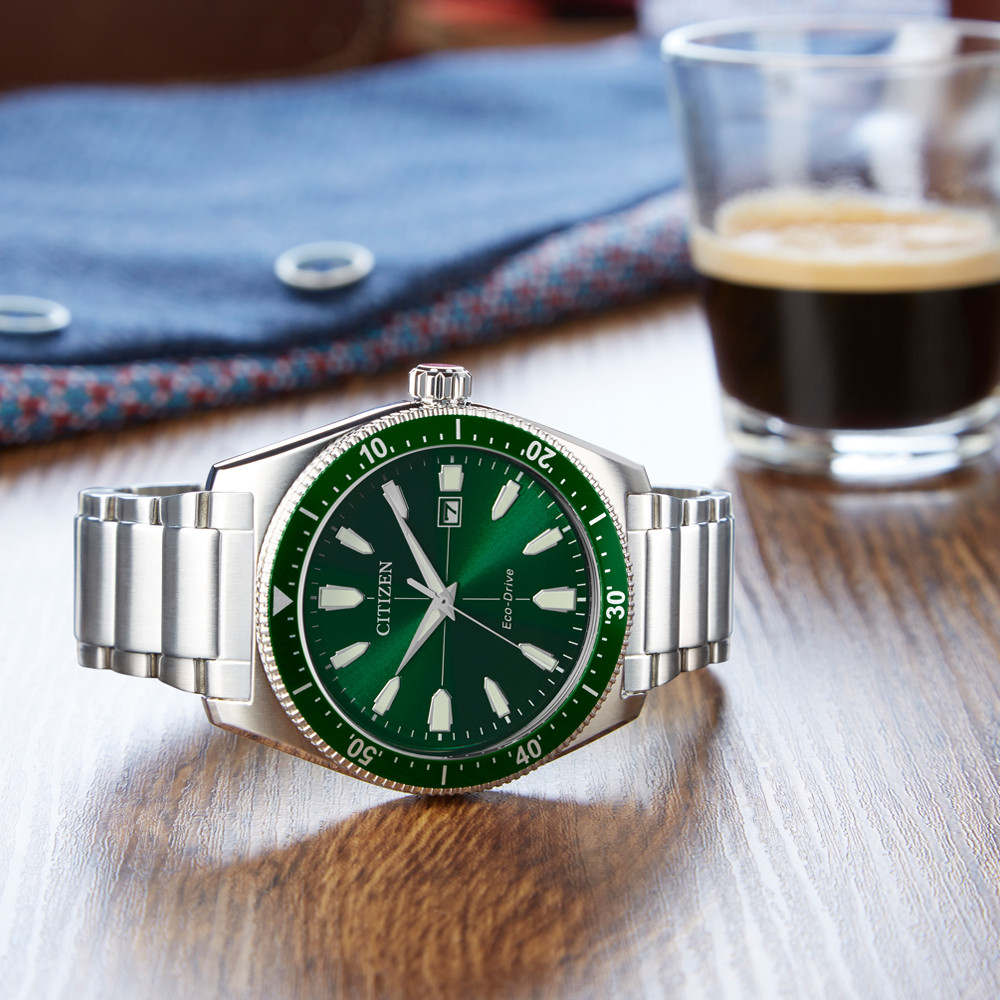 Retro watch in green